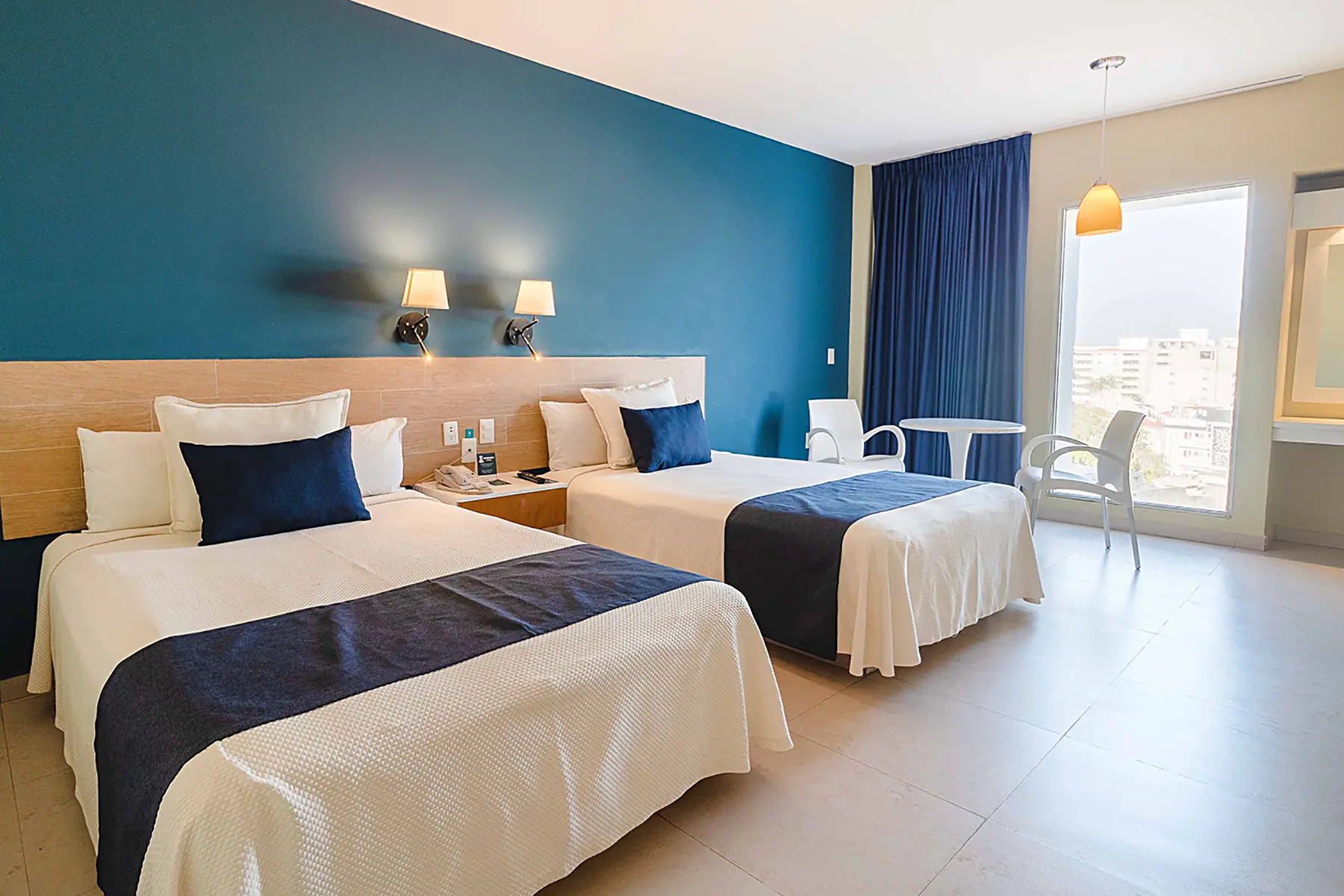 Standard room with two beds, with balcony overlooking the city of the Oceano Palace Mazatlán hotel